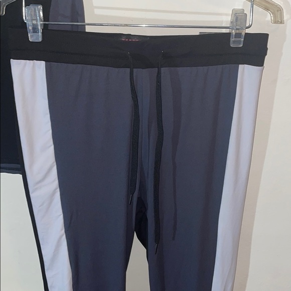 NEW-Black,White&Grey 2-Piece Sweatsuit Outfit! - Picture 9 of 14